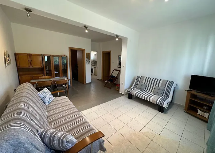 Family House For Rent דירה *